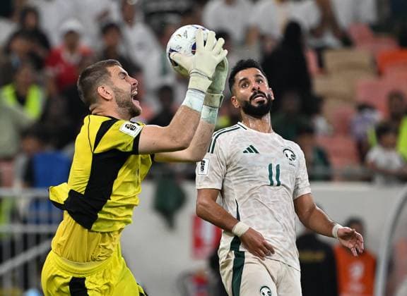 Fourth round of the AFC qualifiers for the 2026 FIFA World Cup, WM, Weltmeisterschaft, Fussball between Saudi Arabia and Indonesia Maarten Vincent paes Goalkeeper catches a high ball Fourth round of the AFC qualifiers for the 2026 FIFA World Cup between Saudi Arabia and Indonesia. 7 October 2025 at Al-Inma Stadium in King Abdullah Sports City, Jeddah.