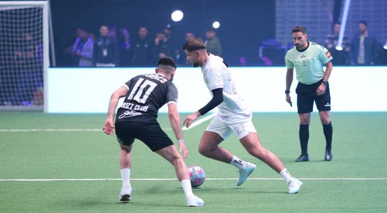 RECORD DATE NOT STATED Aufnahmedatum 6. Oktober 2025. Hallenfußball, The Icon League, Saison drei, Spieltag zwei in der Sporthalle Hamburg in Alsterdorf. Spiel drei: Buzz Club - DNA Athletics. Süleyman Türkes, Maximilian Grünberg (DNA Athletics, r.). Winterhude Hamburg