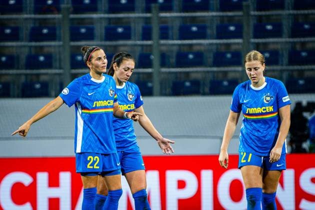 SOCCER - WCL, St.Poelten vs Atletico SANKT POELTEN,AUSTRIA,08.OCT.25 - SOCCER - UEFA Women s Champions League, SKN Sankt Poelten vs Atletico Madrid. Image shows the disappointment of Jennifer Klein, Fanni Nagy and Sarah Gutmann (St.Poelten).  GEPAxpictures xKevinxHackner