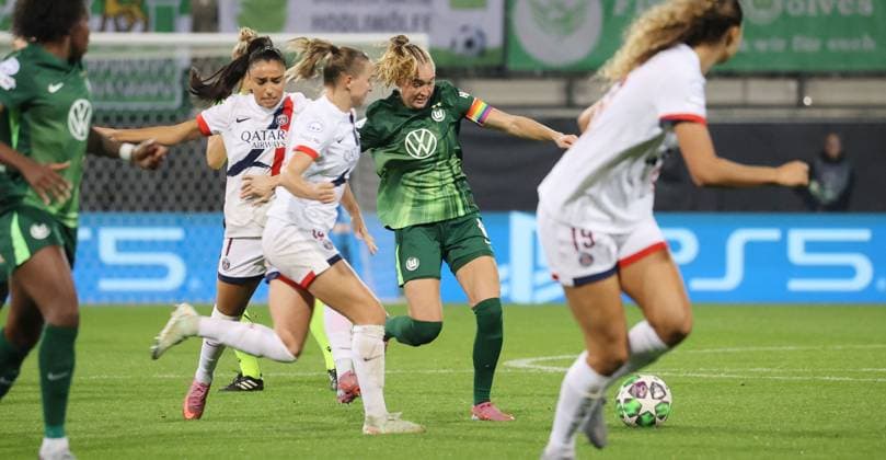 Frauen: VfL Wolfsburg vs Paris Saint-Germain Wolfsburg, 08.10.2025, Frauenfußball, Champions League, 1. Spieltag, VfL Wolfsburg vs Paris Saint-Germain, Bild zeigt: Janina Minge (VfL, 6) Wolfsburg