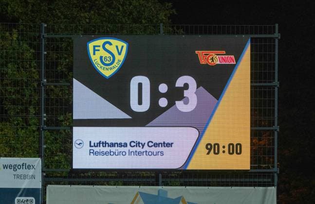 Fußball, Herren, Saison 2025 2026, Testspiel, FSV 63 Luckenwalde - 1. FC Union Berlin, Anzeigetafel mit 0:3-Endstand, 08.10. 2025, Copyright: xMatthiasxKochx