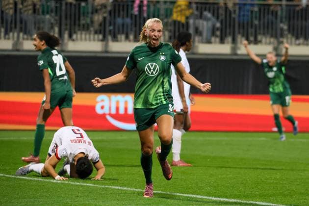 Wolfsburg, Deutschland 08. Oktober 2025: Champions League - Frauen - 2025 2026 - VfL Wolfsburg vs. Paris Saint-Germain Im Bild: Torschützin Ella Peddemors (VfL) macht das Tor zum 2:0 für den VfL Wolfsburg und jubelt AOK Stadion Niedersachsen Copyright: xFotostandx xFantinix