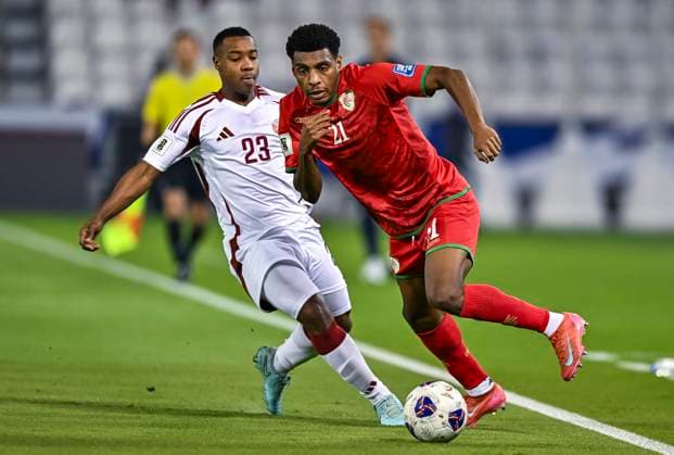 QATAR V OMAN-2026 FIFA World Cup, WM, Weltmeisterschaft, Fussball ASIAN QUALIFIER PLAYOFFS Assim Madibo (L) of Qatar and Abdul Rahman Al Mushaifri of Oman in action during the FIFA World Cup 2026 AFC Asian qualifiers playoffs group A match between Qatar v Oman at Jassim Bin Hamad Stadium in Doha, Qatar, on October 8, 2025. DOHA Qatar Copyright: xNOUSHADx
