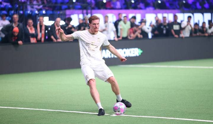 RECORD DATE NOT STATED Aufnahmedatum 6. Oktober 2025. Hallenfußball, The Icon League, Saison drei, Spieltag zwei in der Sporthalle Hamburg in Alsterdorf. Spiel vier: Wontorriors FC - B2B United. Marcel Halstenberg (United). Winterhude Hamburg