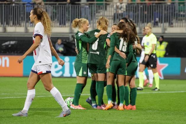 08.10.2025, xgrfx, Fussball UEFA WomenÂ s Champions League, VfL Wolfsburg - Paris Saint-Germain v.l. Tor, Janina Minge (VfL Wolfsburg) (DFL DFB REGULATIONS PROHIBIT ANY USE OF PHOTOGRAPHS as IMAGE SEQUENCES and or QUASI-VIDEO) Wolfsburg