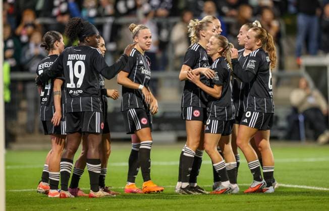 DEU, Frankfurt, Eintracht Frankfurt vs 1. FC Slovacko, UEFA Womenʼs Europa Cup, UEFA, Saison 2526, Stadion am Bretanobad, Playoffs, Hinspiel im Bild: Tor und Jubel, Laura Freigang (Eintracht Frankfurt 10), Elisa Senß (Eintracht Frankfurt 6) DFB DFL REGULATIONS PROHIBIT ANY USE OF PHOTOGRAPHS AS IMAGE SEQUENCES AND OR QUASI-VIDEO, 08.10.2025 Copyright: HMBxMedia HendrikxHamelau