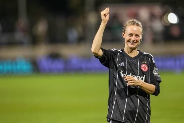 DEU, Frankfurt, Eintracht Frankfurt vs 1. FC Slovacko, UEFA WomenÊ¼s Europa Cup, UEFA, Saison 2526, Stadion am Bretanobad, Playoffs, Hinspiel im Bild: Amanda Ilestedt (Eintracht Frankfurt 13) nach dem Sieg gegen 1.FC Slovacko DFB DFL REGULATIONS PROHIBIT ANY USE OF PHOTOGRAPHS AS IMAGE SEQUENCES AND OR QUASI-VIDEO, 08.10.2025 Copyright: HMBxMedia HendrikxHamelau