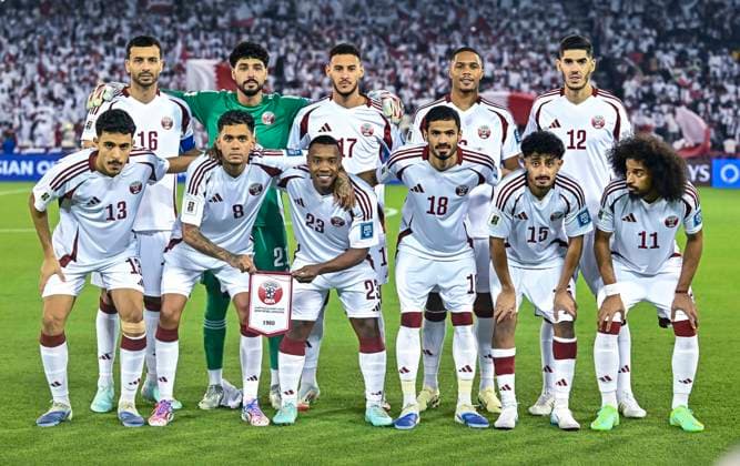 (251009) -- DOHA, Oct. 9, 2025 -- Starting players of Qatar pose for a group photo prior to the FIFA World Cup, WM, Weltmeisterschaft, Fussball 2026 AFC Asian Qualifiers group A playoffs match between Qatar and Oman in Doha, Qatar, Oct. 8, 2025. (Photo by Xinhua) (SP)QATAR-DOHA-FOOTBALL-FIFA WORLD CUP 2026-PLAYOFFS ASIAN QUALIFIERS-QATAR VS OMAN Nikku 