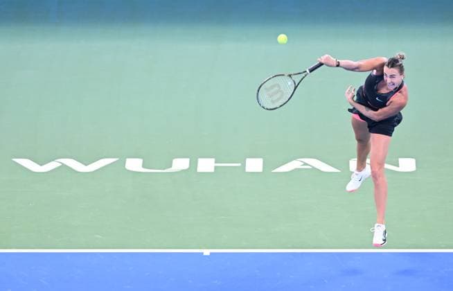 (251009) -- WUHAN, Oct. 9, 2025 -- Aryna Sabalenka of Belarus serves during the women s singles round of 16 match against Liudmila Samsonova of Russia at the 2025 Wuhan Open tennis tournament in Wuhan, central China s Hubei Province, Oct. 9, 2025. ) (SP)CHINA-WUHAN-TENNIS-WUHAN OPEN-WOMEN S SINGLES (CN) ChengxMin 