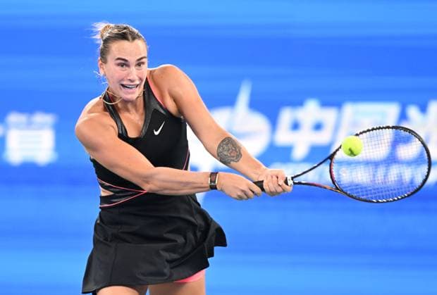 (251009) -- WUHAN, Oct. 9, 2025 -- Aryna Sabalenka of Belarus hits a return during the women s singles round of 16 match against Liudmila Samsonova of Russia at the 2025 Wuhan Open tennis tournament in Wuhan, central China s Hubei Province, Oct. 9, 2025. ) (SP)CHINA-WUHAN-TENNIS-WUHAN OPEN-WOMEN S SINGLES (CN) ChengxMin 