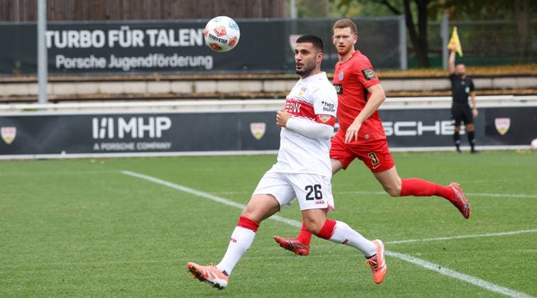 BAU 09.10.2025 Stuttgart Fußball VfB Stuttgart vs. SV Elversberg, v.l. Deniz Undav (VfB), Florian de Joncour (Elversberg)