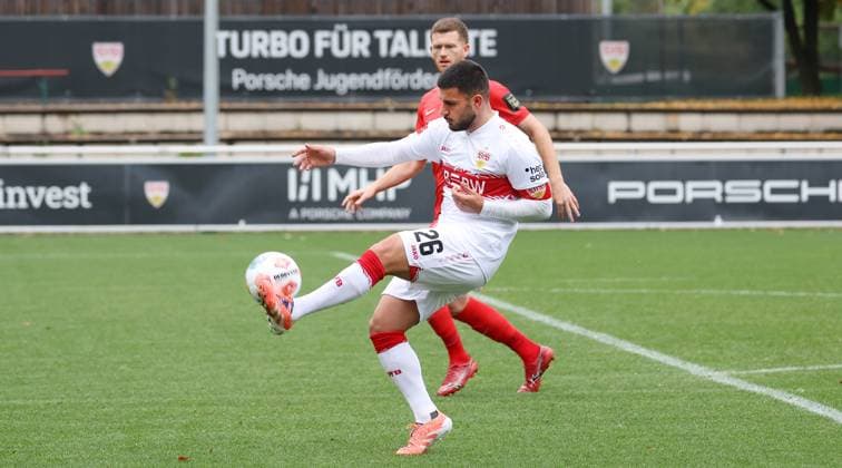 BAU 09.10.2025 Stuttgart Fußball VfB Stuttgart vs. SV Elversberg, v.l. Deniz Undav (VfB), Florian de Joncour (Elversberg)
