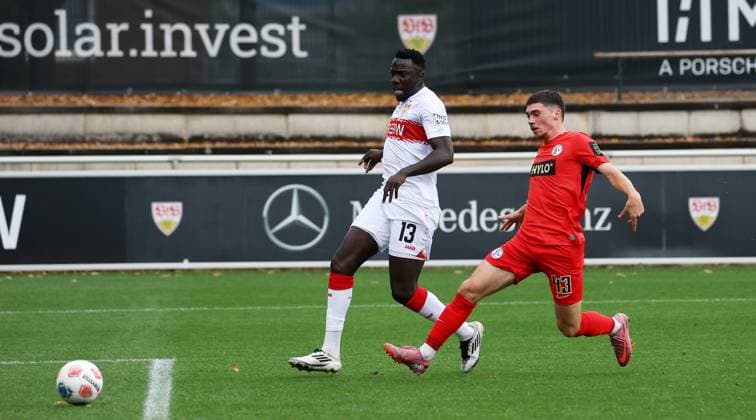 BAU 09.10.2025 Stuttgart Fußball VfB Stuttgart vs. SV Elversberg, v.l. Silas (VfB), Felix Keidel (Elversberg)