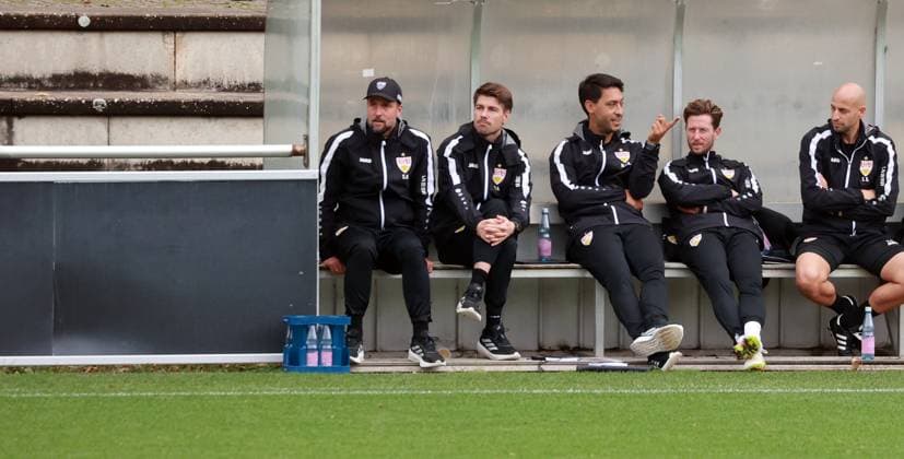 09.10.25 VfB Stuttgart - SV Elversberg Deutschland, Stuttgart, 09.10.2025, Fussball, Bundesliga, Testspiel, VfB Stuttgart - SV Elversberg: Sebastian Hoeneß (Trainer VfB Stuttgart).