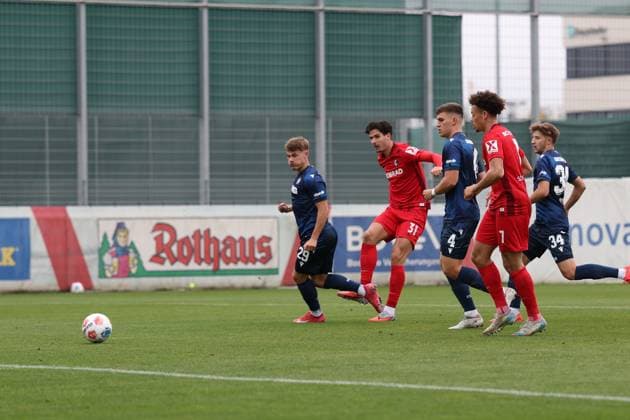 09.10.2025, xrekx, Fussball Testspiel, SC Freiburg - Karlsruher SC v.l. Torschuss zum 1:0 durch Igor Matanovic (SC Freiburg) (DFL DFB REGULATIONS PROHIBIT ANY USE OF PHOTOGRAPHS as IMAGE SEQUENCES and or QUASI-VIDEO) Freiburg