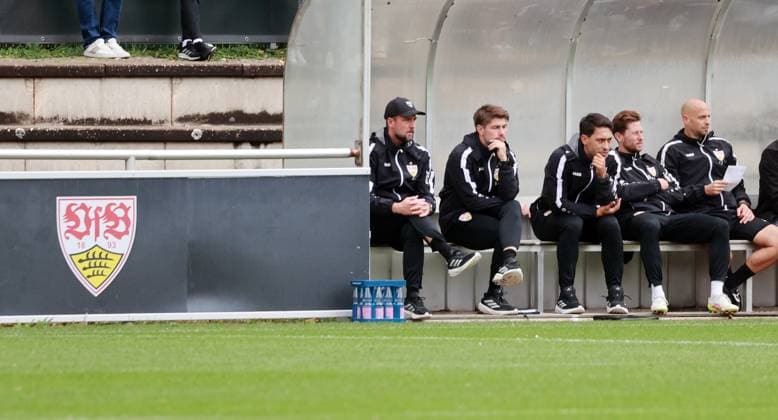 09.10.25 VfB Stuttgart - SV Elversberg Deutschland, Stuttgart, 09.10.2025, Fussball, Bundesliga, Testspiel, VfB Stuttgart - SV Elversberg: Sebastian Hoeneß (Trainer VfB Stuttgart).