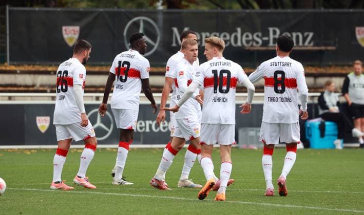 09.10.25 VfB Stuttgart - SV Elversberg Deutschland, Stuttgart, 09.10.2025, Fussball, Bundesliga, Testspiel, VfB Stuttgart - SV Elversberg: Maximilian Mittelstädt (VfB Stuttgart); Jubel Tor Elfmeter 1:0 Mittelstädt.