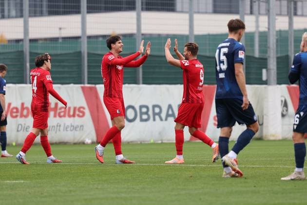 09.10.2025, xrekx, Fussball Testspiel, SC Freiburg - Karlsruher SC v.l. Torjubel nach dem Tor zum celebrating the goal celebrate 1:0 durch Igor Matanovic (SC Freiburg) mit Lucas Höler Hoeler (SC Freiburg) (DFL DFB REGULATIONS PROHIBIT ANY USE OF PHOTOGRAPHS as IMAGE SEQUENCES and or QUASI-VIDEO) Freiburg