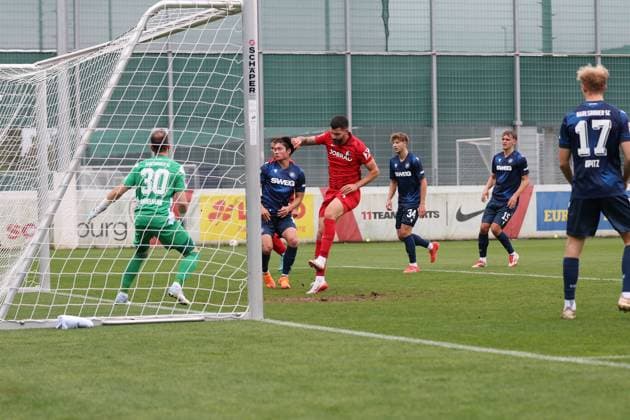 09.10.2025, xrekx, Fussball Testspiel, SC Freiburg - Karlsruher SC v.l. Tor zum 2:0 durch Anthony Jung (SC Freiburg) Robin Himmelmann (Karlsruher SC) (DFL DFB REGULATIONS PROHIBIT ANY USE OF PHOTOGRAPHS as IMAGE SEQUENCES and or QUASI-VIDEO) Freiburg