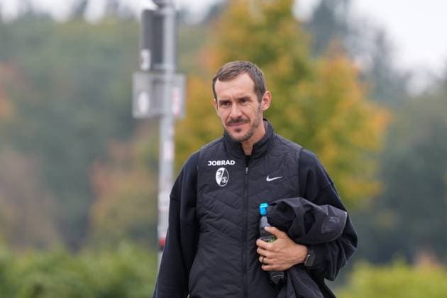 Julian Schuster (SC Freiburg, Trainer) , Fussball, Testspiel, SC Freiburg vs. Karlsruher SC, 09.10.2025, Testspiel, Europa-Park Stadion, Freiburg, Deutschland Freiburg Europa-Park Stadion Baden-Wuerttemberg Deutschland Copyright: xArnexAmbergx