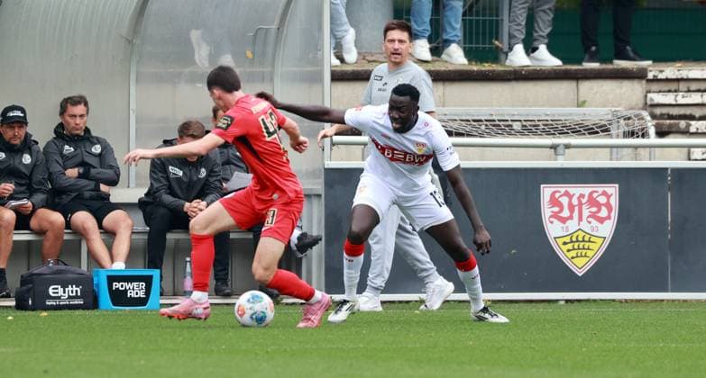 09.10.25 VfB Stuttgart - SV Elversberg Deutschland, Stuttgart, 09.10.2025, Fussball, Bundesliga, Testspiel, VfB Stuttgart - SV Elversberg: Silas Katompa Mvumpa (VfB Stuttgart).