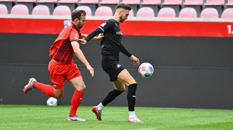 09.10.2025 - Fussball - Saison 2025 2026 - Testspiel Freundschaftsspiel Vorbereitungsspiel : 1. FC Heidenheim FCH - SpVgg Greuther Fürth ( Kleeblatt ) - - xwoxzix - Benedikt Gimber (5, 1. FC Heidenheim FCH ) Felix Higl (18, SpVgg Greuther Fürth )