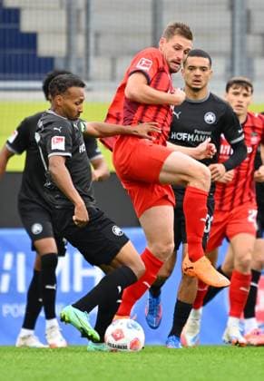 09.10.2025 - Fussball - Saison 2025 2026 - Testspiel Freundschaftsspiel Vorbereitungsspiel : 1. FC Heidenheim FCH - SpVgg Greuther Fürth ( Kleeblatt ) - - xwoxzix - Julian Green (37, SpVgg Greuther Fürth ) Patrick Mainka (6, 1. FC Heidenheim FCH )