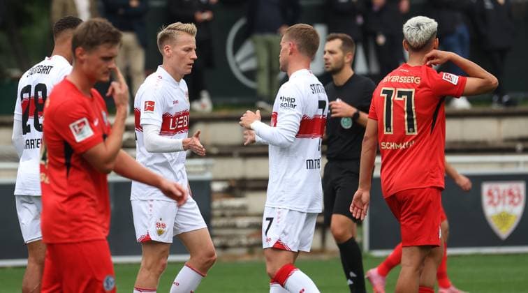 BAU 09.10.2025 Stuttgart Fußball VfB Stuttgart vs. SV Elversberg, Jubel über das Tor zum 2:0, hinten v.l. Torschütze Chris Führich, Maximilian Mittelstädt (VfB)