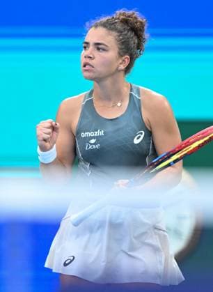(251009) -- WUHAN, Oct. 9, 2025 -- Jasmine Paolini reacts during the women s singles round of 16 match between Jasmine Paolini of Italy and Clara Tauson of Denmark at the 2025 Wuhan Open tennis tournament in Wuhan, central China s Hubei Province, Oct. 9, 2025. ) (SP)CHINA-WUHAN-TENNIS-WUHAN OPEN-WOMEN S SINGLES (CN) ChengxMin 