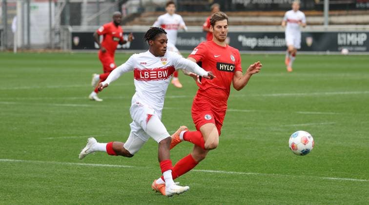 BAU 09.10.2025 Stuttgart Fußball VfB Stuttgart vs. SV Elversberg, v.l. Justin Diehl (VfB), Maximilian Rohr (Elversberg)
