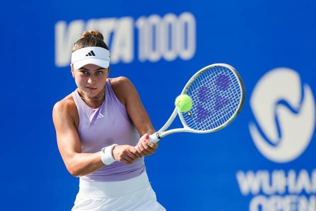 WUHAN, CHINA - OCTOBER 09: Iva Jovic of United States returns a shot in the Women s Singles Round of 16 match against Katerina Siniakova of Czech Republic on day 6 of 2025 Wuhan Open at Optics Valley International Tennis Center on October 9, 2025 in Wuhan, Hubei Province of China.  Copyright: xVCGx 111596142056