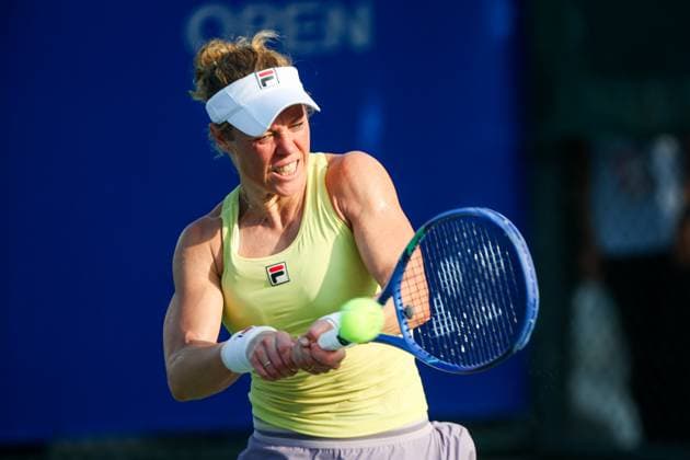 WUHAN, CHINA - OCTOBER 09: Laura Siegemund of Germany returns a shot in the Women s Singles Round of 16 match against Magdalena Frech of Poland on day 6 of 2025 Wuhan Open at Optics Valley International Tennis Center on October 9, 2025 in Wuhan, Hubei Province of China.  Copyright: xVCGx 111596144626