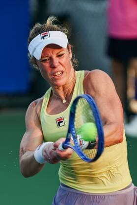 WUHAN, CHINA - OCTOBER 09: Laura Siegemund of Germany returns a shot in the Women s Singles Round of 16 match against Magdalena Frech of Poland on day 6 of 2025 Wuhan Open at Optics Valley International Tennis Center on October 9, 2025 in Wuhan, Hubei Province of China.  Copyright: xVCGx 111596144667