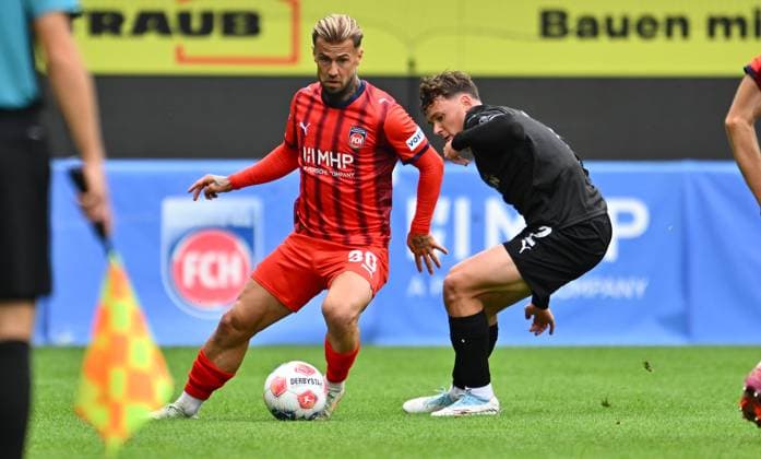 09.10.2025 - Fussball - Saison 2025 2026 - Testspiel Freundschaftsspiel Vorbereitungsspiel : 1. FC Heidenheim FCH - SpVgg Greuther Fürth ( Kleeblatt ) - - xwoxzix - Niklas Dorsch (30, 1. FC Heidenheim FCH ) Lukas Reich (2, SpVgg Greuther Fürth )