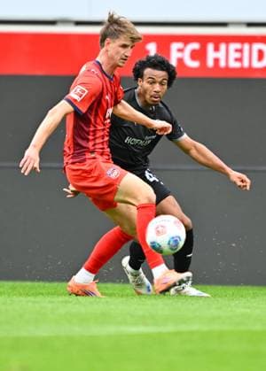 09.10.2025 - Fussball - Saison 2025 2026 - Testspiel Freundschaftsspiel Vorbereitungsspiel : 1. FC Heidenheim FCH - SpVgg Greuther Fürth ( Kleeblatt ) - - xwoxzix - Jan Schöppner Schoeppner (3, 1. FC Heidenheim FCH ) David Abrangao (40, SpVgg Greuther Fürth )
