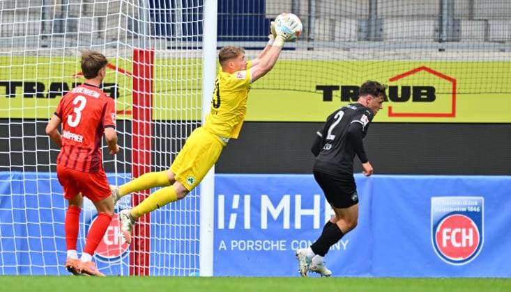 09.10.2025 - Fussball - Saison 2025 2026 - Testspiel Freundschaftsspiel Vorbereitungsspiel : 1. FC Heidenheim FCH - SpVgg Greuther Fürth ( Kleeblatt ) - - xwoxzix - Jan Schöppner Schoeppner (3, 1. FC Heidenheim FCH ) Silas Prüfrock (43, SpVgg Greuther Fürth ) Lukas Reich (2, SpVgg Greuther Fürth )