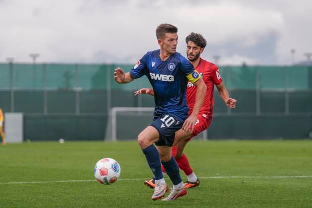 Marvin Wanitzek (Karlsruher SC, 10) am Ball , Fussball, Testspiel, SC Freiburg vs. Karlsruher SC, 09.10.2025, Testspiel, Europa-Park Stadion, Freiburg, Deutschland Freiburg Europa-Park Stadion Baden-Wuerttemberg Deutschland Copyright: xArnexAmbergx