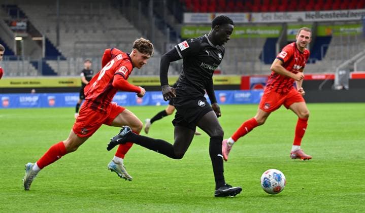09.10.2025 - Fussball - Saison 2025 2026 - Testspiel Freundschaftsspiel Vorbereitungsspiel : 1. FC Heidenheim FCH - SpVgg Greuther Fürth ( Kleeblatt ) - - xwoxzix - Yannik Wagner (38, 1. FC Heidenheim FCH ) Omar Sillah (42, SpVgg Greuther Fürth )