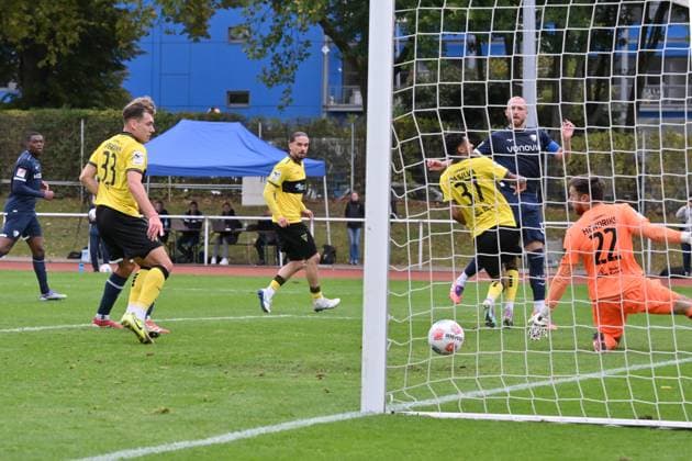 Philipp Hofmann (VfL Bochum), hinten rechts, erzielt das Tor zum 1:1 09.10.2025, Fussball 2. Bundesliga, Saison 2025 2026, Testspiel, VfL Bochum - Alemannia Aachen Bochum Nordrhein Westfalen Deutschland