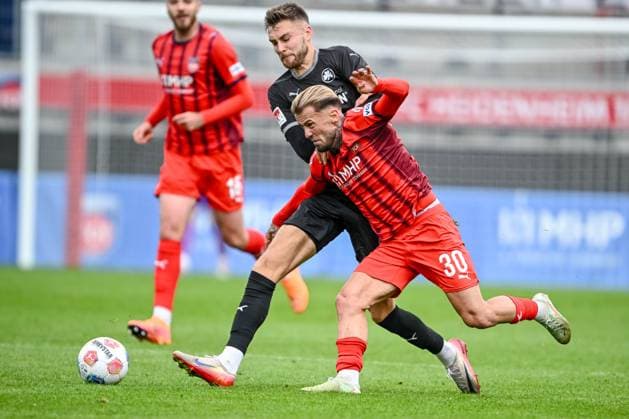 Heidenheim, Deutschland, 09.10.25: Felix Higl (SpVgg Greuther Fürth) und Niklas Dorsch (1. FC Heidenheim 1846) im Zweikampf waehrend des Freundschaftsspiel zwischen dem 1.FC Heidenheim vs SpVgg Greuther Fürth im Voith Arena am 09. Oktober 2025 in Heidenheim, Deutschland. (Foto von Harry Langer DeFodi Images) Voth Arena, Germany, 09.10.25: Felix Higl (SpVgg Greuther Fürth) und Niklas Dorsch (1. FC Heidenheim 1846) battle for the ball during the Friendly match between 1.FC Heidenheim vs SpVgg Greuther Fürth at Heidenheim on October 9, 2025 in Voth Arena, Germany. (Photo by Harry Langer DeFodi Images) DFB DFL REGULATIONS PROHIBIT ANY USE OF PHOTOGRAPHS AS IMAGE SEQUENCES AND OR QUASI-VIDEO. (Photo by Harry Langer DeFodi Images) DFB DFL REGULATIONS PROHIBIT ANY USE OF PHOTOGRAPHS AS IMAGE SEQUENCES AND OR QUASI-VIDEO. Heidenheim, Germany, 09 10 25 Felix Higl SpVgg Greuther Fürth and Niklas Dorsch 1 FC Heidenheim 1846 battle for the ball during the Friendly match between 1 FC Heidenheim vs SpVgg Greuther Fürth at Voith Arena on October 09, 2025 in Heidenheim, Germany Photo by Harry Langer DeFodi Images Voth Arena, Germany, 09 10 25 Felix Higl SpVgg Greuther Fürth and Niklas Dorsch 1 FC Heidenheim 1846 battle for the ball during the Friendly match between 1 FC Heidenheim vs SpVgg Greuther Fürth at Heidenheim on October 9, 2025 in Voth Arena, Germany Photo by Harry Langer DeFodi Images DFB DFL REGULATIONS PROHIBIT ANY USE OF PHOTOGRAPHS AS IMAGE SEQUENCES AND OR QUASI VIDEO Photo by Harry Langer DeFodi Images DFB DFL REGULATIONS PROHIBIT ANY USE OF PHOTOGRAPHS AS IMAGE SEQUENCES AND OR QUASI VIDEO