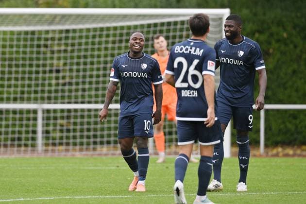 Jubel 3:1 v.li., Michael Obafemi (VfL Bochum), Ibrahim Sissoko (VfL Bochum) 09.10.2025, Fussball 2. Bundesliga, Saison 2025 2026, Testspiel, VfL Bochum - Alemannia Aachen Bochum Nordrhein Westfalen Deutschland