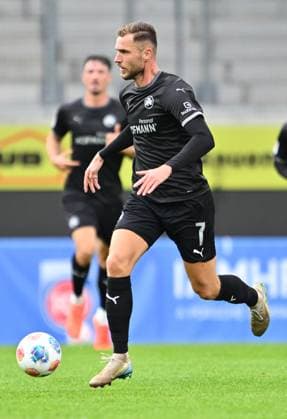 09.10.2025 - Fussball - Saison 2025 2026 - Testspiel Freundschaftsspiel Vorbereitungsspiel : 1. FC Heidenheim FCH - SpVgg Greuther Fürth ( Kleeblatt ) - - xwoxzix - Dennis Srbeny (7, SpVgg Greuther Fürth ) Freisteller Einzelbild