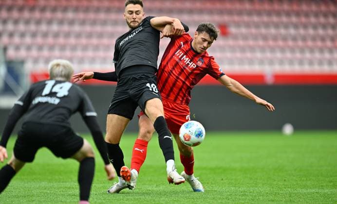 09.10.2025 - Fussball - Saison 2025 2026 - Testspiel Freundschaftsspiel Vorbereitungsspiel : 1. FC Heidenheim FCH - SpVgg Greuther Fürth ( Kleeblatt ) - - xwoxzix - Felix Higl (18, SpVgg Greuther Fürth ) Luca Kerber (20, 1. FC Heidenheim FCH )