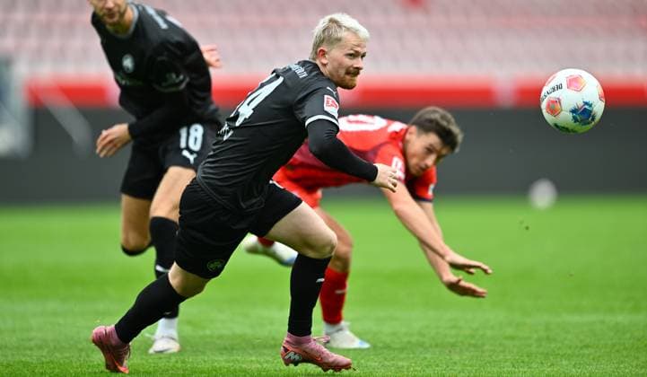 09.10.2025 - Fussball - Saison 2025 2026 - Testspiel Freundschaftsspiel Vorbereitungsspiel : 1. FC Heidenheim FCH - SpVgg Greuther Fürth ( Kleeblatt ) - - xwoxzix - Jomaine Consbruch (14, SpVgg Greuther Fürth )