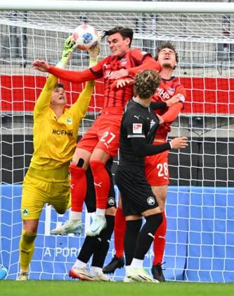 09.10.2025 - Fussball - Saison 2025 2026 - Testspiel Freundschaftsspiel Vorbereitungsspiel : 1. FC Heidenheim FCH - SpVgg Greuther Fürth ( Kleeblatt ) - - xwoxzix - Sebastian Jung ( 31, SpVgg Greuther Fürth ) Thomas Keller (27, 1. FC Heidenheim FCH )