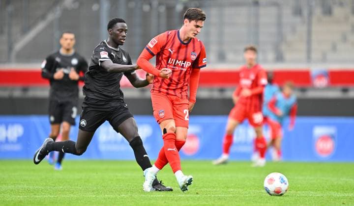 09.10.2025 - Fussball - Saison 2025 2026 - Testspiel Freundschaftsspiel Vorbereitungsspiel : 1. FC Heidenheim FCH - SpVgg Greuther Fürth ( Kleeblatt ) - - xwoxzix - Omar Sillah (42, SpVgg Greuther Fürth ) Thomas Keller (27, 1. FC Heidenheim FCH )
