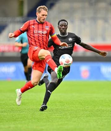 09.10.2025 - Fussball - Saison 2025 2026 - Testspiel Freundschaftsspiel Vorbereitungsspiel : 1. FC Heidenheim FCH - SpVgg Greuther Fürth ( Kleeblatt ) - - xwoxzix - Tim Siersleben (4, 1. FC Heidenheim FCH ) Omar Sillah (42, SpVgg Greuther Fürth )