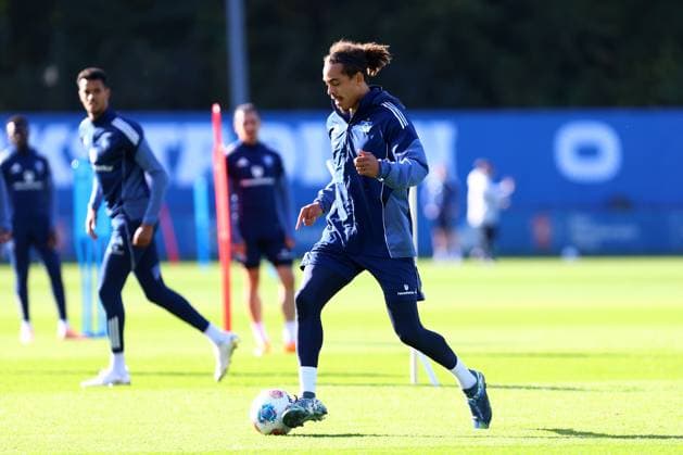 15 Yussuf Poulsen (Hamburger SV) Fußball I Herren I Training I Saison 2025-2026 I Hamburger SV I 09.10.2025 I Trainingsplätze Volksparkstadion