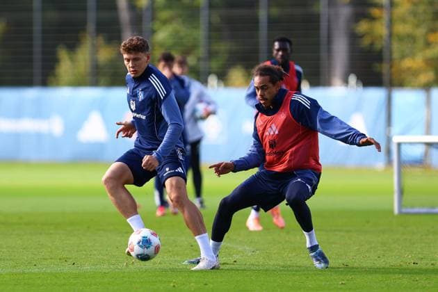 21 Nicolai Remberg (Hamburger SV) Fußball I Herren I Training I Saison 2025-2026 I Hamburger SV I 09.10.2025 I Trainingsplätze Volksparkstadion