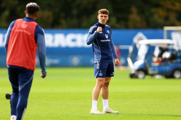 21 Nicolai Remberg (Hamburger SV) Fußball I Herren I Training I Saison 2025-2026 I Hamburger SV I 09.10.2025 I Trainingsplätze Volksparkstadion